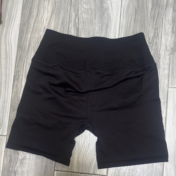 ALO Yoga Black Ribbed High-Rise Bike Shorts - Picture 2 of 4